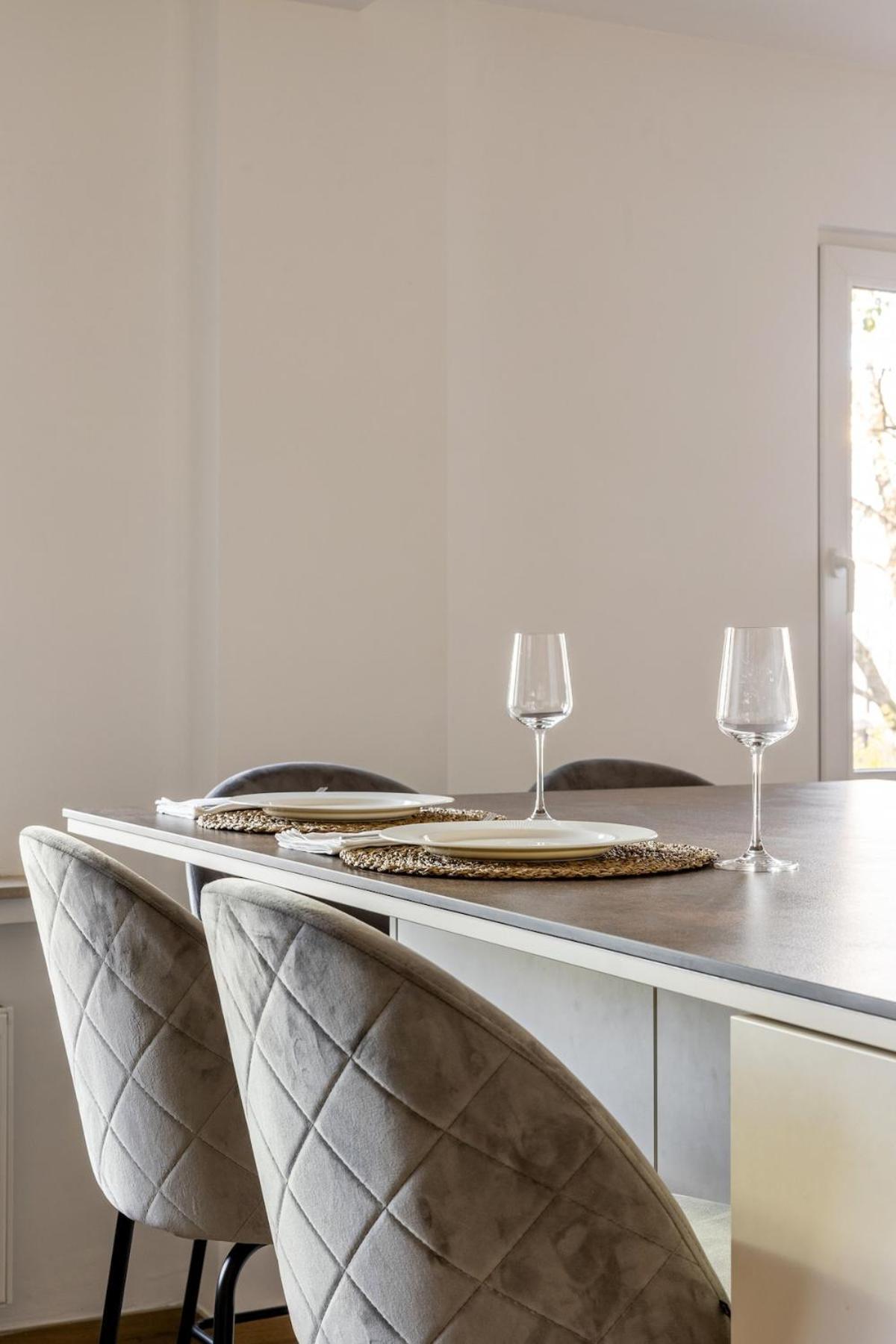 1 Bedroom Flat 55m2 In The Apartment *